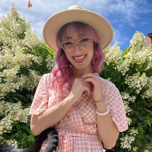 Meet your Posher, Jess! - Picture 2 of 11